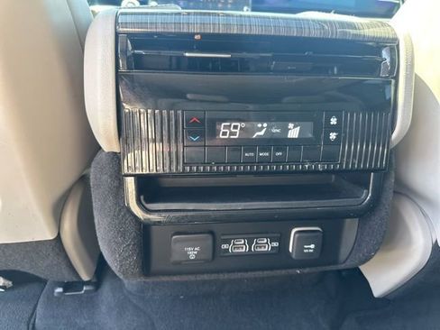 Used 2022 Jeep Wagoneer Series II w/ Premium Group I AWD/4WD image 25