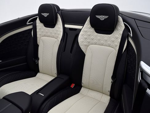 Used 2021 Bentley Continental GT image 25