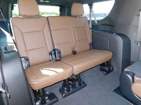 New 2025 Chevrolet Suburban High Country image 36