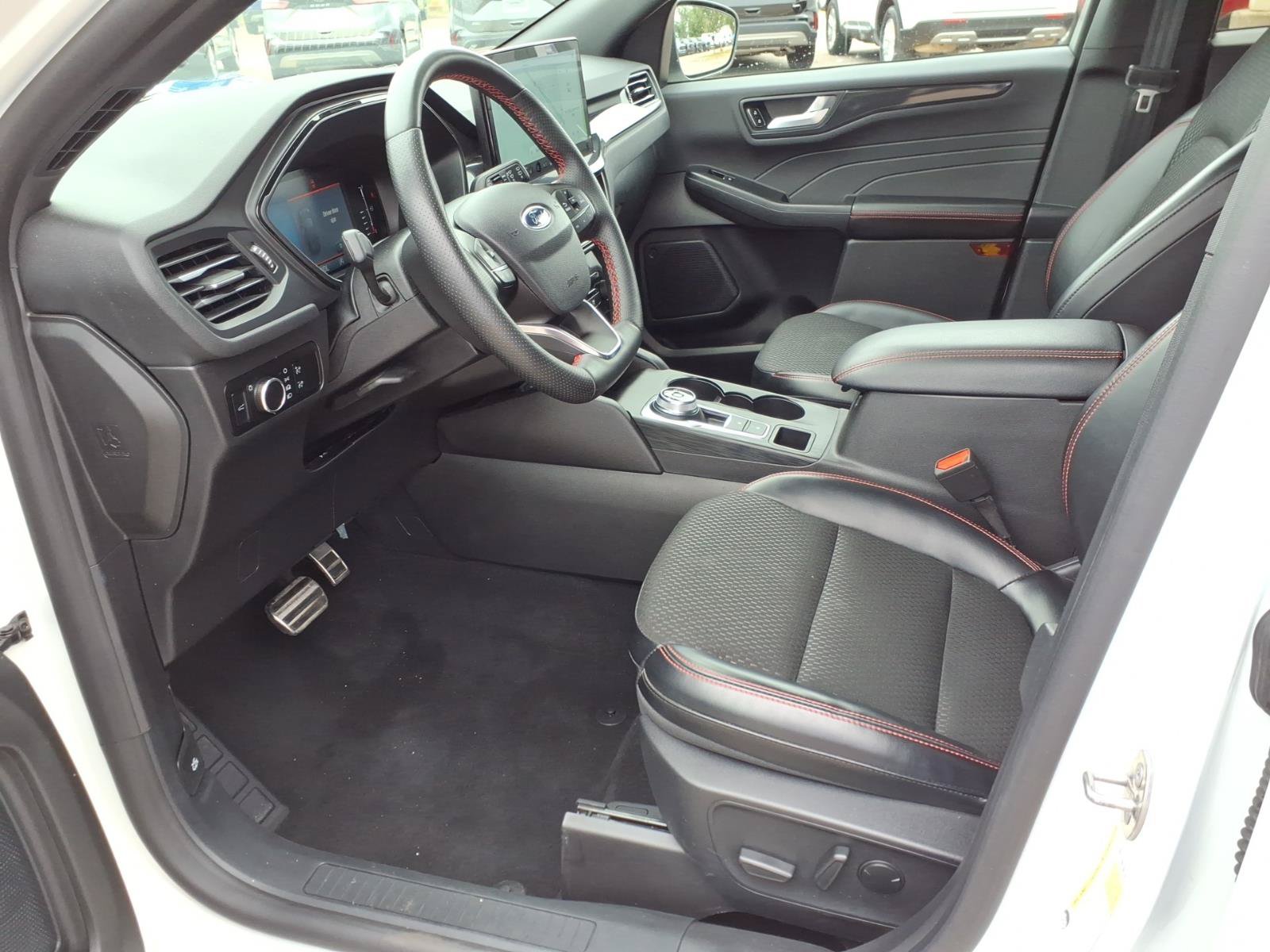 Used 2024 Ford Escape ST-Line w/ Tech Pack #1 AWD/4WD image 11