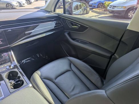 Used 2023 Audi Q7 2.0T Premium w/ Convenience Package AWD/4WD image 18