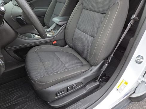 Used 2023 GMC Acadia SLE w/ Driver Convenience Package FWD image 22