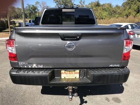 Used 2017 Nissan Titan 4x4 Crew Cab image 5