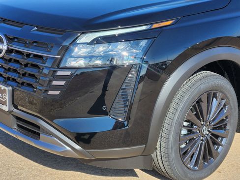 New 2026 Nissan Pathfinder SL image 9