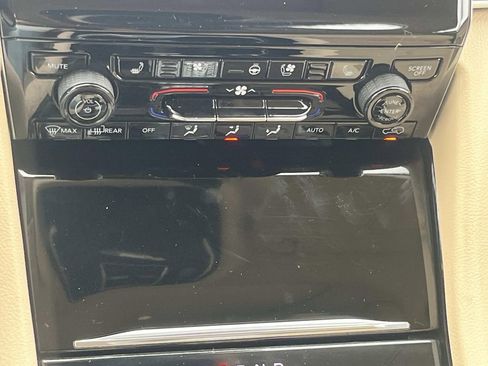 Used 2022 Jeep Grand Cherokee L Limited w/ Luxury Tech Group II image 24