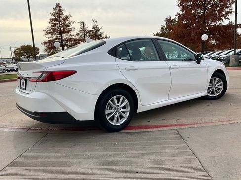 Used 2025 Toyota Camry LE image 6