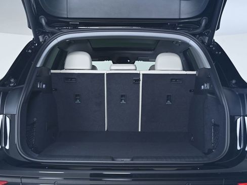 New 2025 Audi Q6 e-tron Premium image 23