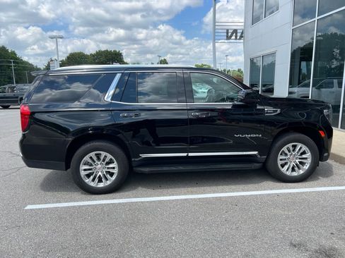 Used 2024 GMC Yukon SLT w/ SLT Luxury Package RWD image 2