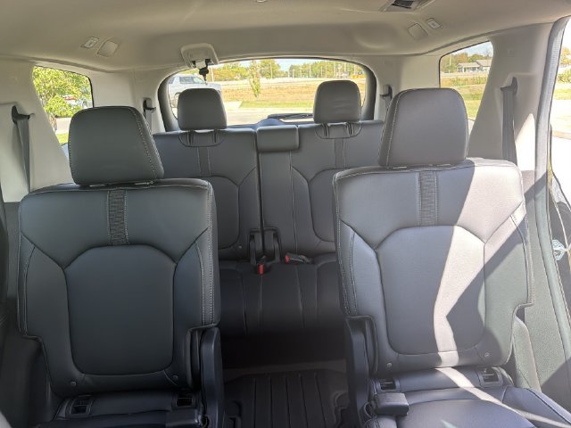 Used 2025 Honda Pilot EX-L image 31