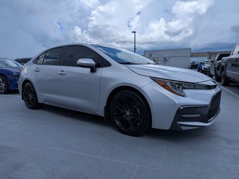 Used 2020 Toyota Corolla SE FWD image 2