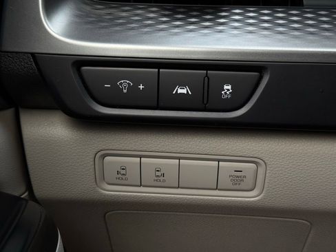 Used 2024 Kia Carnival LX FWD image 15