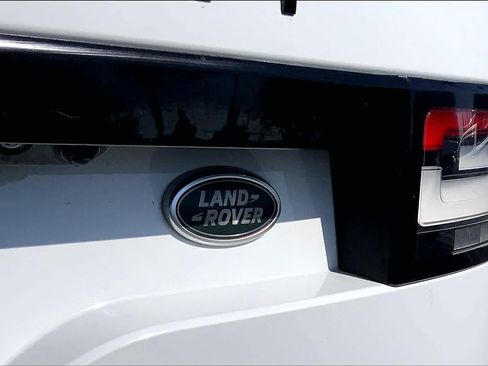 Used 2018 Land Rover Discovery SE AWD/4WD image 9