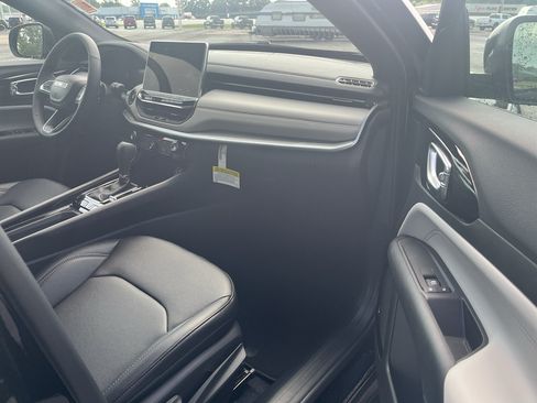 New 2026 Jeep Compass Limited AWD/4WD image 19
