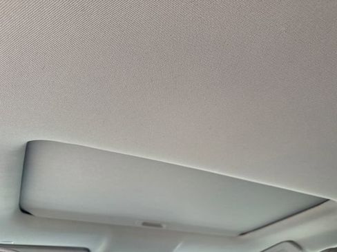 Used 2019 Toyota Highlander Limited image 17