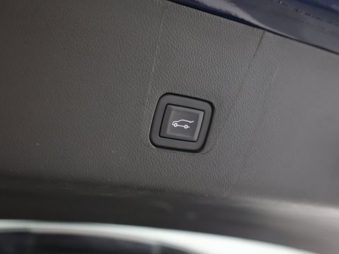 Used 2023 Chevrolet Traverse LT FWD image 38