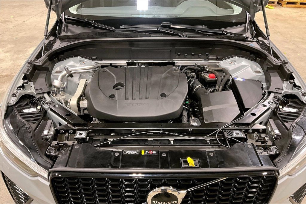 Certified 2024 Volvo XC60 B5 Plus w/ Climate Package AWD/4WD image 31