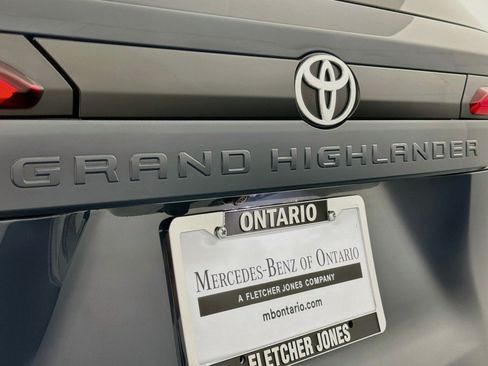 Used 2025 Toyota Grand Highlander AWD image 10