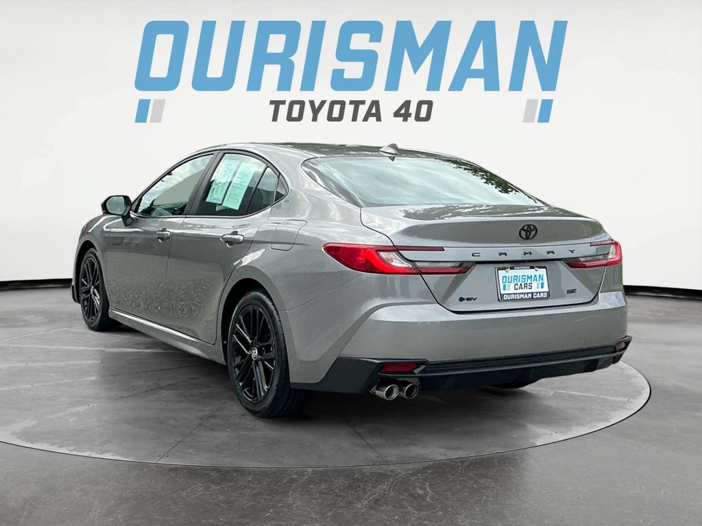 Used 2025 Toyota Camry SE FWD image 5