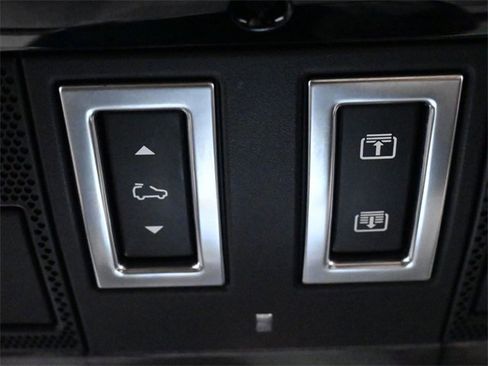 Used 2022 Land Rover Range Rover Velar R-Dynamic S image 28