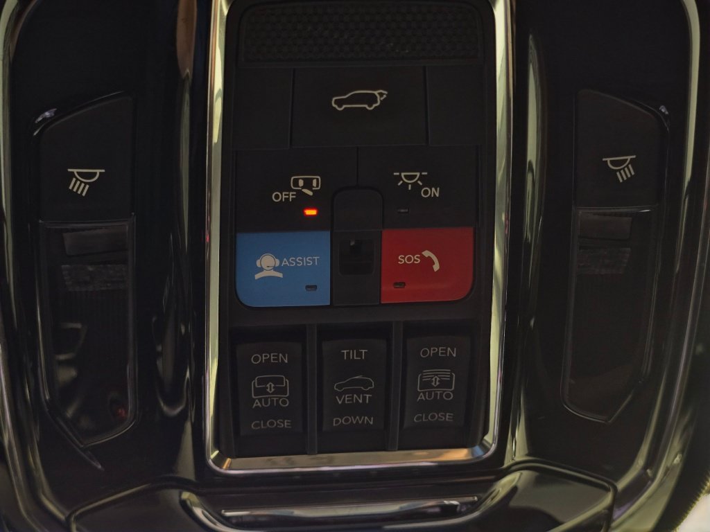 Used 2022 Jeep Grand Cherokee Summit w/ Luxury Tech Group V AWD/4WD image 50