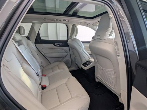 Used 2021 Volvo XC60 T5 Inscription image 17