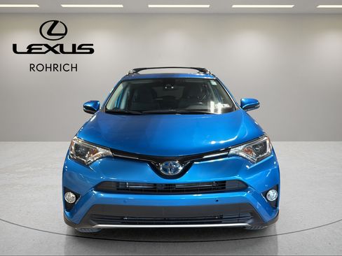 Used 2018 Toyota RAV4 XLE w/ Convenience Package AWD/4WD image 2
