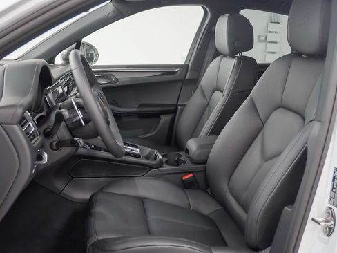 Certified 2026 Porsche Macan Turbo AWD/4WD image 5