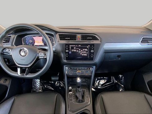 Used 2021 Volkswagen Tiguan SEL FWD image 16