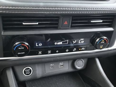 Used 2023 Nissan Rogue SV FWD image 23