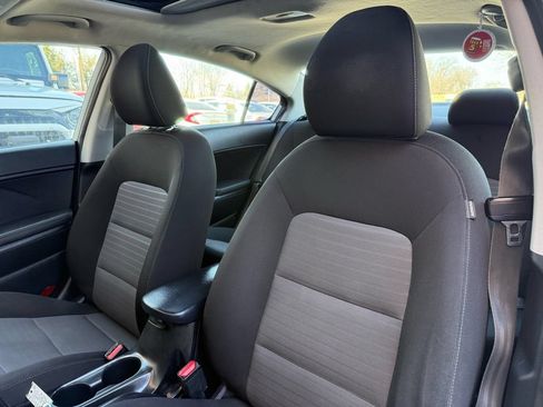 Used 2018 Kia Forte S w/ S Technology Plus Package FWD image 11