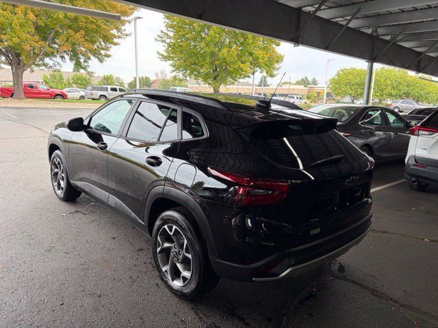 Used 2026 Chevrolet Trax LT w/ Driver Confidence Package FWD image 7