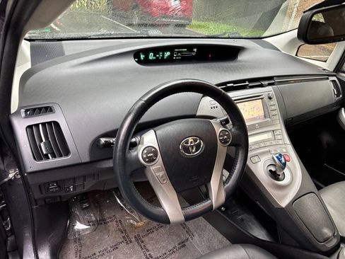 Used 2015 Toyota Prius Four FWD image 15