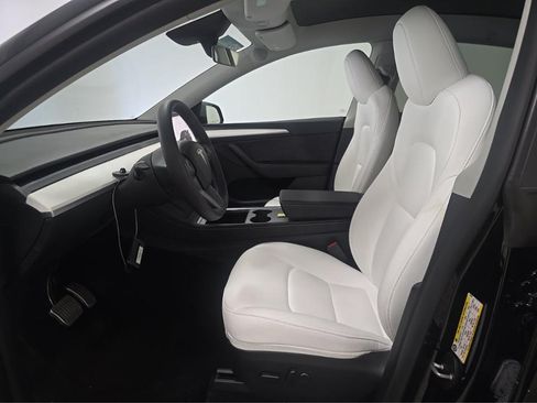 Used 2024 Tesla Model Y 2WD image 8