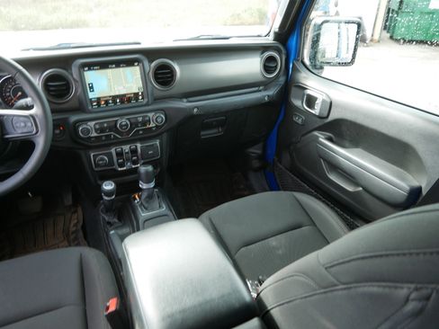 Certified 2023 Jeep Gladiator Sport image 11