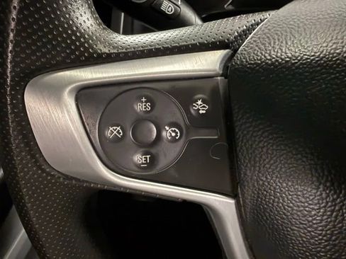 Used 2023 GMC Terrain SLE w/ Driver Convenience Package image 17