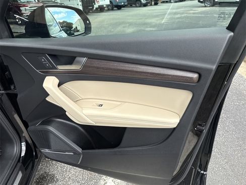 Used 2021 Audi Q5 Prestige w/ Prestige Package image 14
