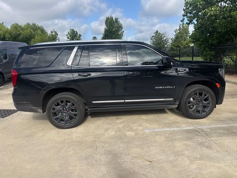 Used 2024 GMC Yukon Denali w/ Denali Reserve Package AWD/4WD image 3