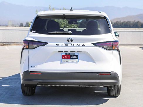 New 2026 Toyota Sienna LE image 6