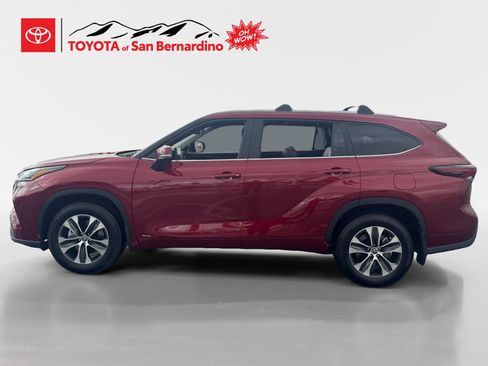 Certified 2026 Toyota Highlander XLE AWD/4WD image 2