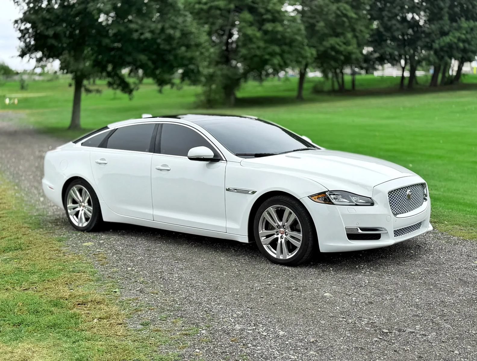 Used 2017 Jaguar XJ L Portfolio AWD/4WD image 10