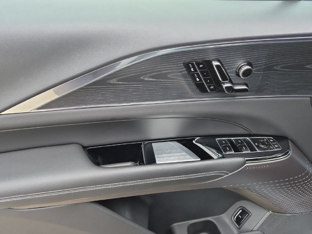 Certified 2024 Cadillac Lyriq Sport AWD/4WD image 25