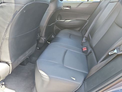 Used 2022 Toyota Corolla Cross XLE w/ Convenience Package FWD image 23