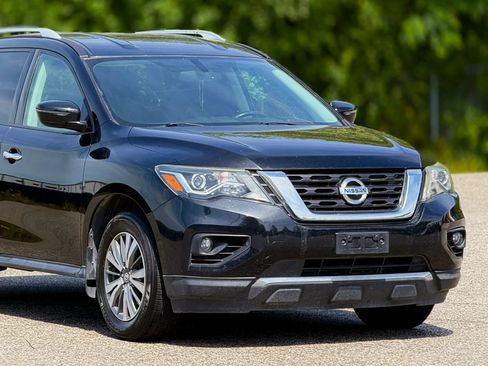 Used 2017 Nissan Pathfinder SV image 15