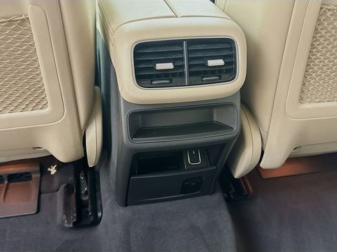 Used 2020 Mercedes-Benz GLE 350 w/ Premium Package image 29