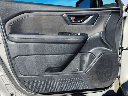 Used 2025 Subaru Forester Premium w/ Convenience Package #2 image 29