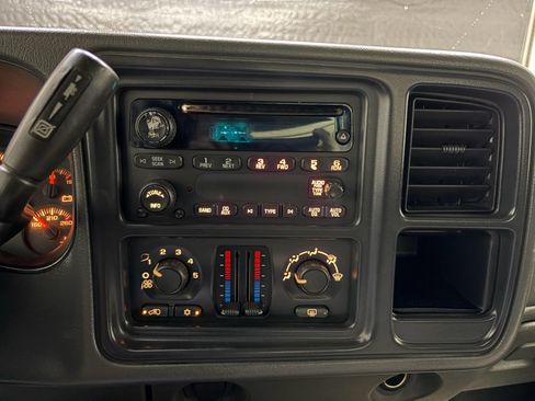 Used 2005 Chevrolet Silverado 2500 LS AWD/4WD image 13