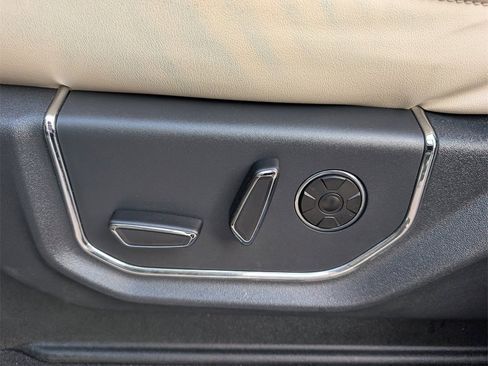 Used 2024 Ford Expedition Platinum image 13