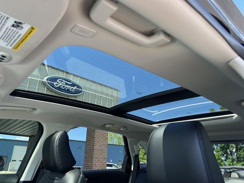 Used 2024 Ford Edge SEL w/ Convenience Package AWD/4WD image 12