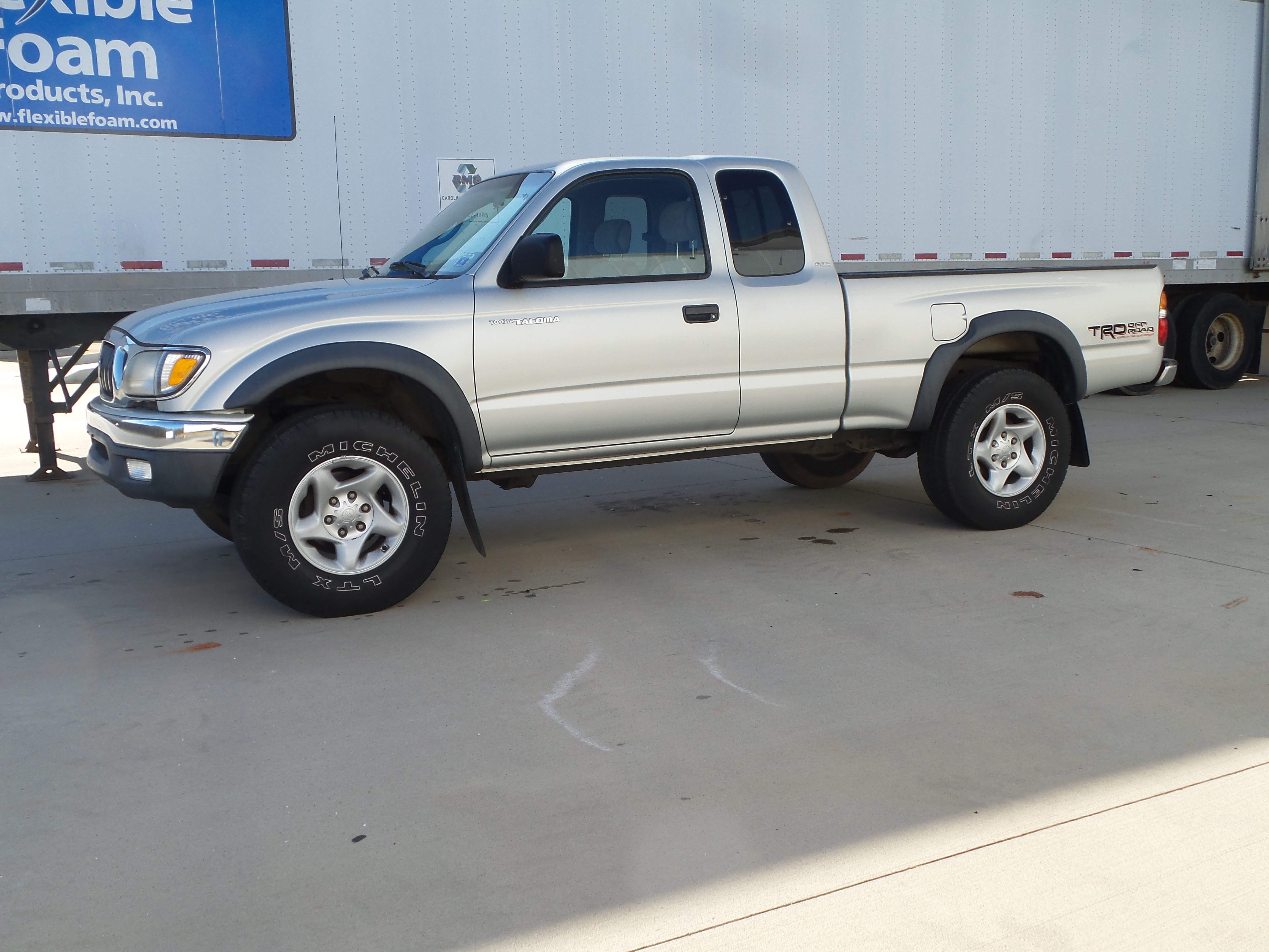 Used 2002 Toyota Tacoma PreRunner RWD image 2