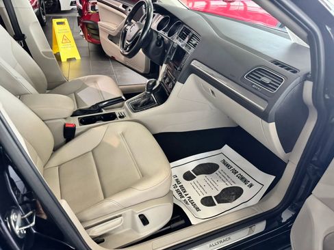 Used 2017 Volkswagen Golf Alltrack SE image 12